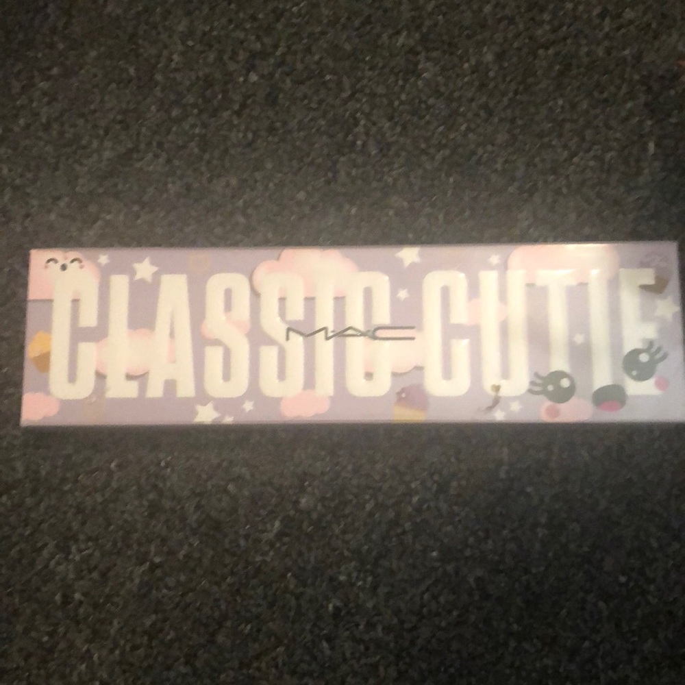 Mac Classic Cutie eyeshadow pallet